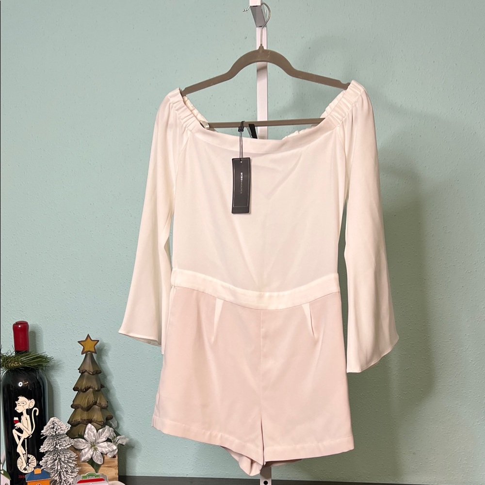 BCBGMaxAzria Off-White Long Sleeve Romper